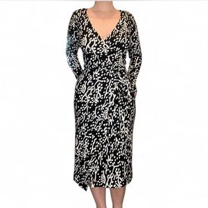 Diane Von Furstenberg Black and White true wrap Dress V-Neck size xxs
